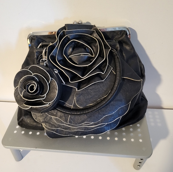 Black Flower bag with small change purse and key holder - Picture 12 of 12